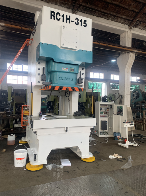 新款315吨冲压机到货 - Merid